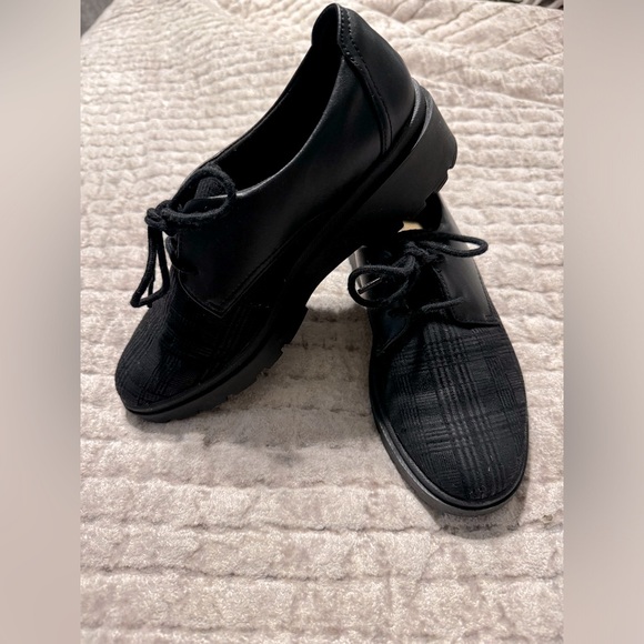 Clarks black plaid laceup loafer, women’s 8.5M - Picture 4 of 5